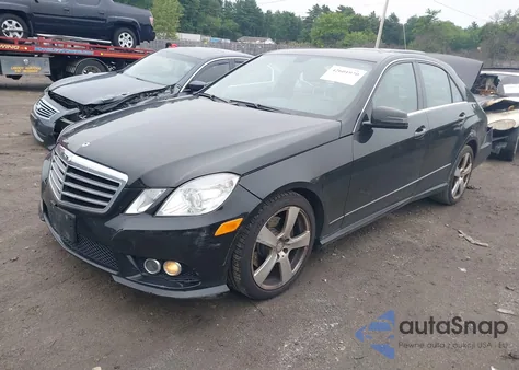 2010 Mercedes-Benz E 350 4Matic z USA, uszkodzony, nr VIN WDDHF8HB1AA147421
